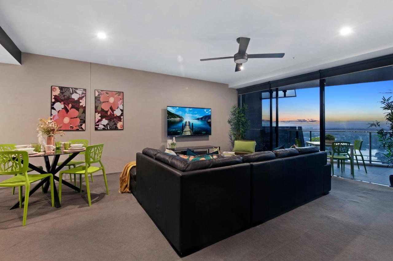 Two Bedroom Self Contained - Circle On Cavill - Privately Managed * Gold Coast